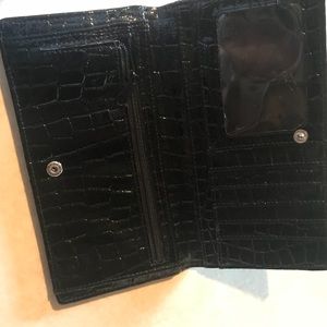 Kenneth Cole women’s wallet black